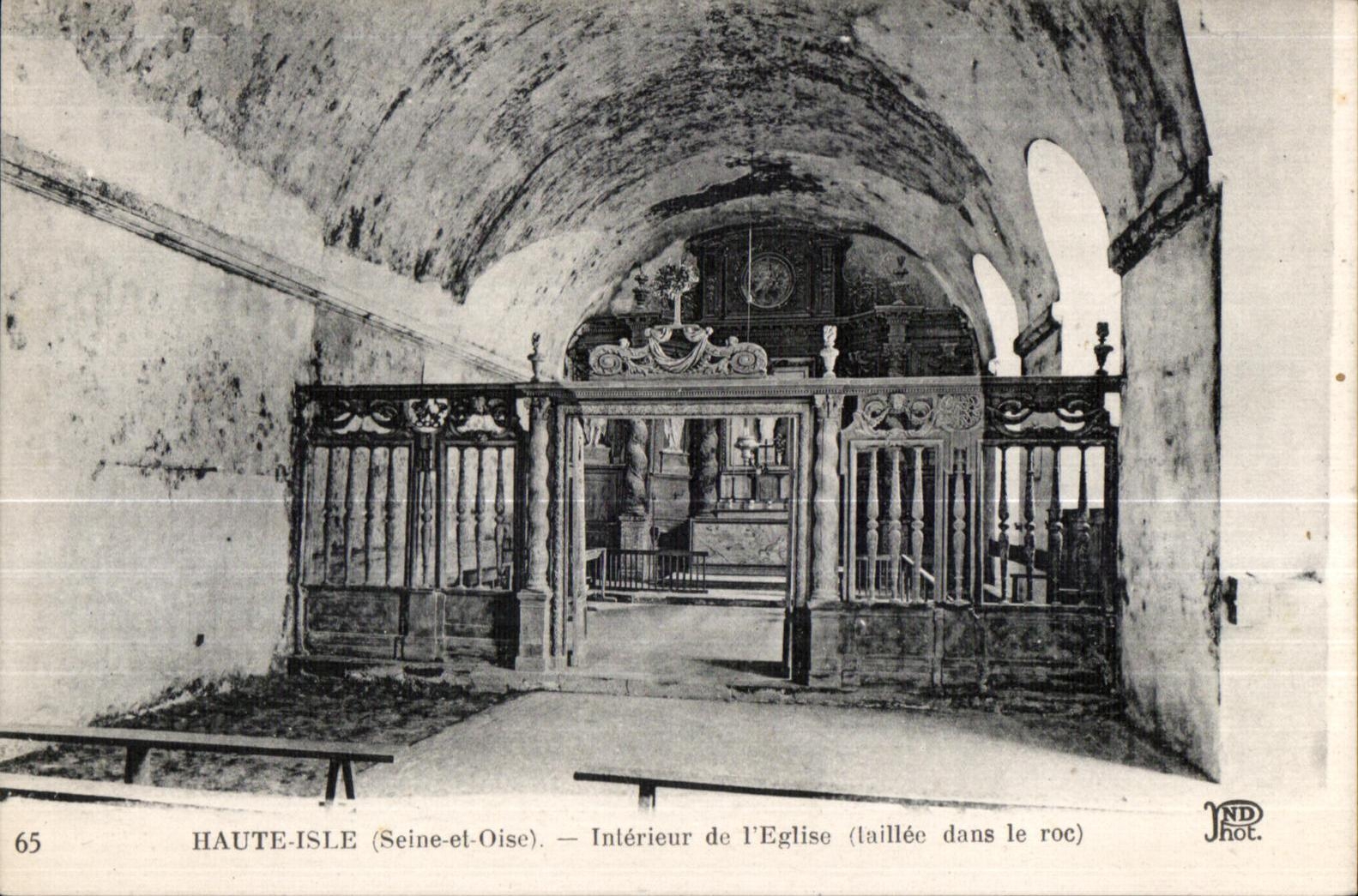 CPA Haute Isle (Seine et Oise) Interieur de I Eglise (laillee dans le roc)