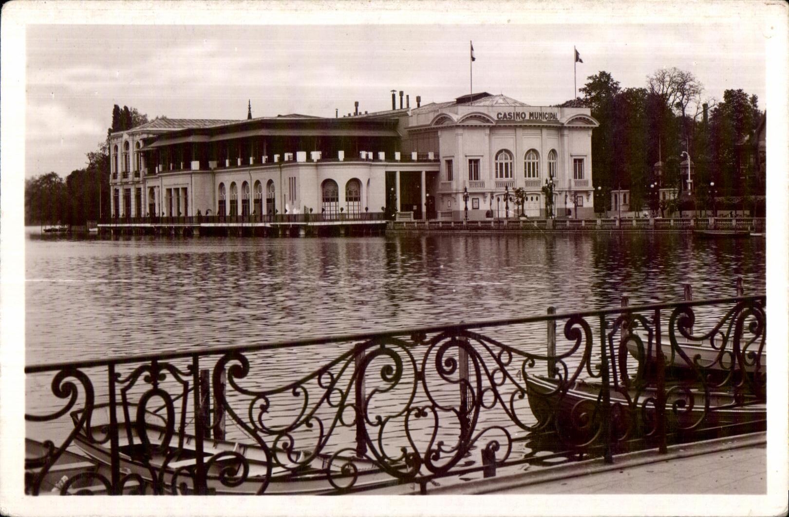 CPA Enghien les Bains the Casino seen of the Pier