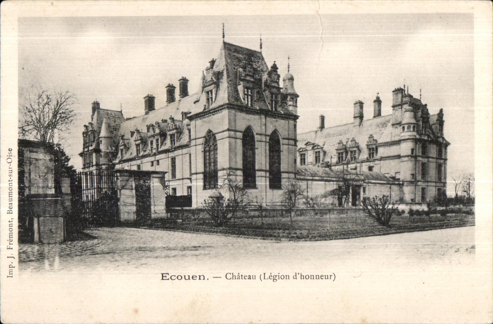 CPA Ecouen Castle (Legion honor)
