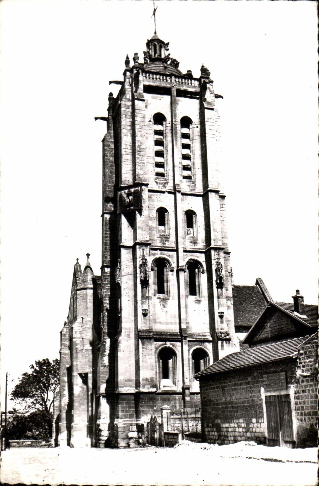 CPSM Beaumont (S- -O) L eglise