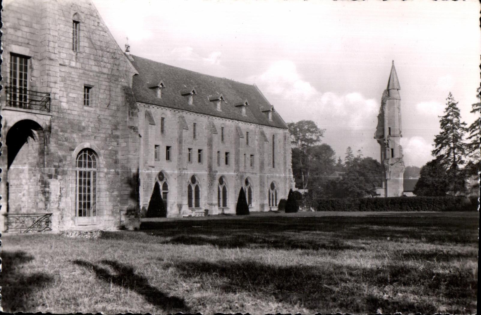 CPSM Abbaye de Royaumont Asnieres sur Oise Vue generale (cote Est)