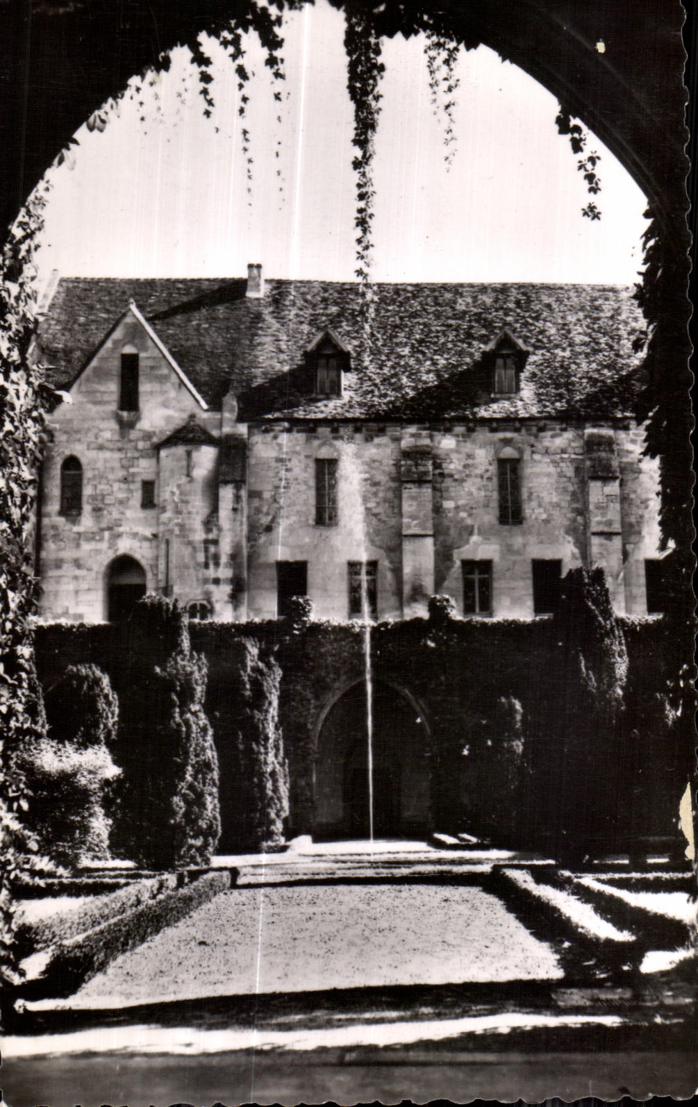 CPSM Abbaye de Royaumont Asnieres sur Oise Batiments des dortoirs facade sur le cloitre