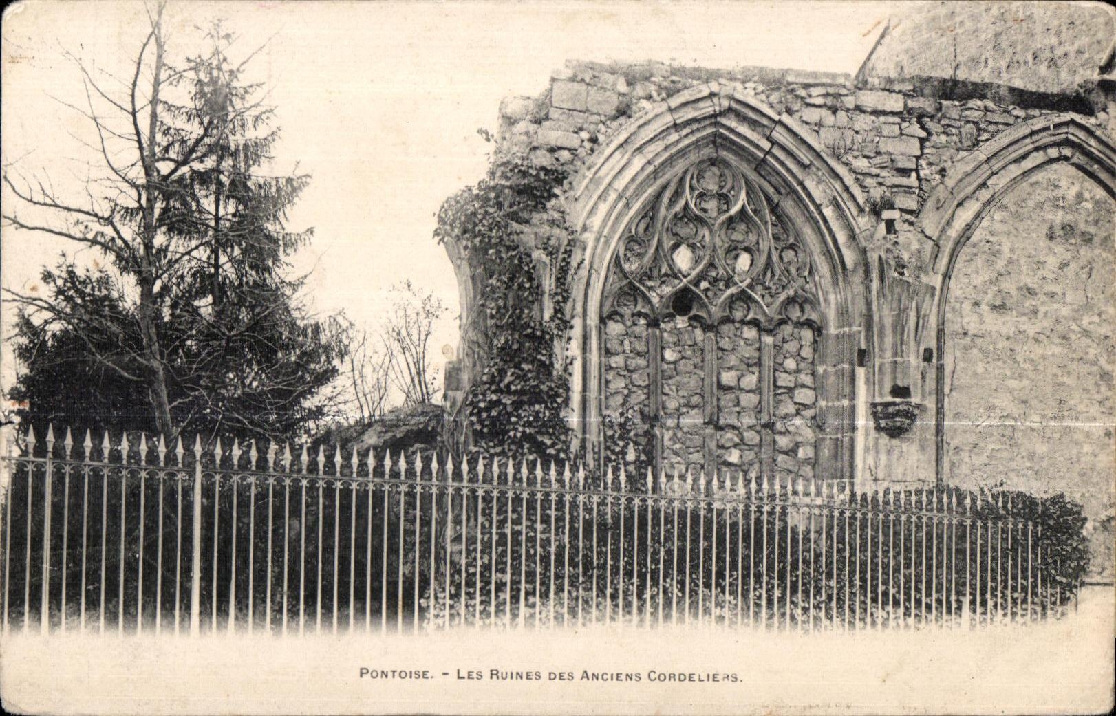 Ruinas de CPA Pontoise de Cordeliers viejo