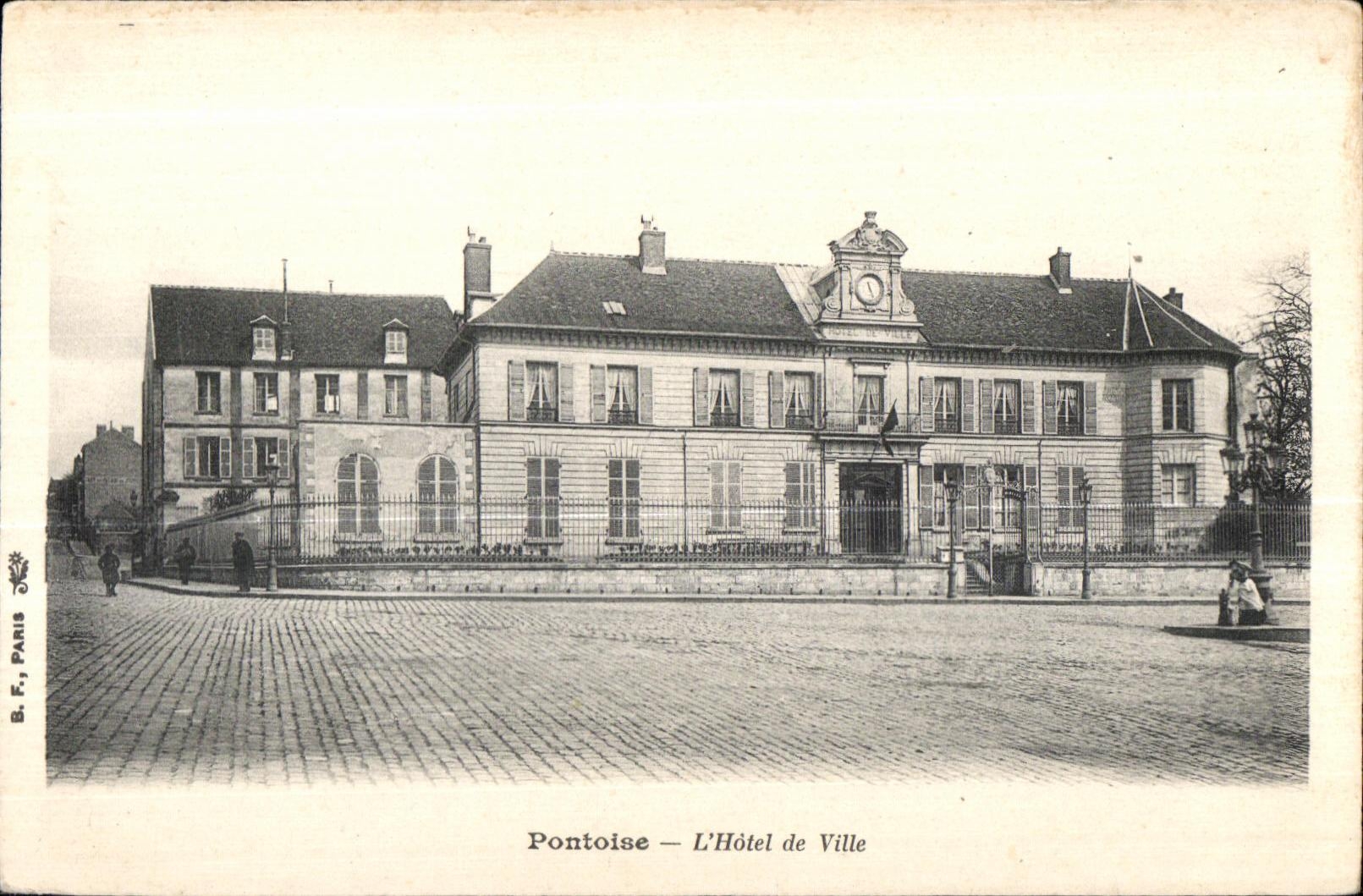 Pasillo de CPA Pontoise Town