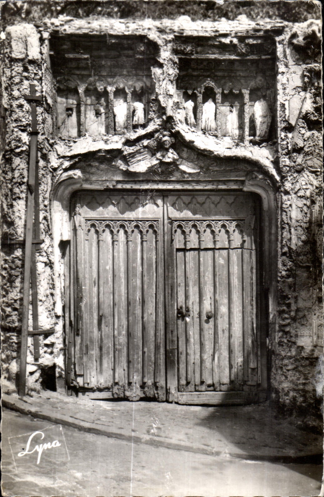 CPA Montmorency (the Seine and Oise) Gate of I old Abbey