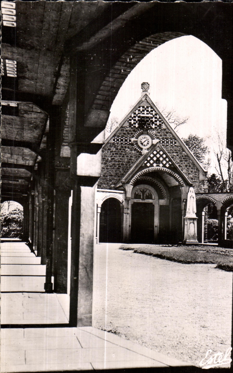 CPA Montmorency (S and O) the Cloister and the Vault