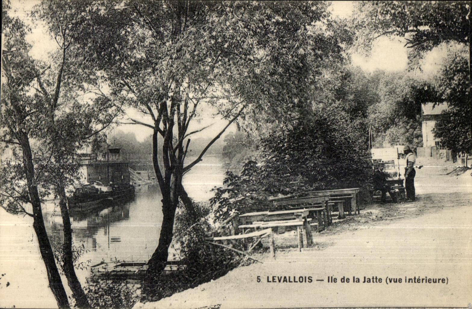 CPA Levallois el de los tazones de fuente (interior vease)