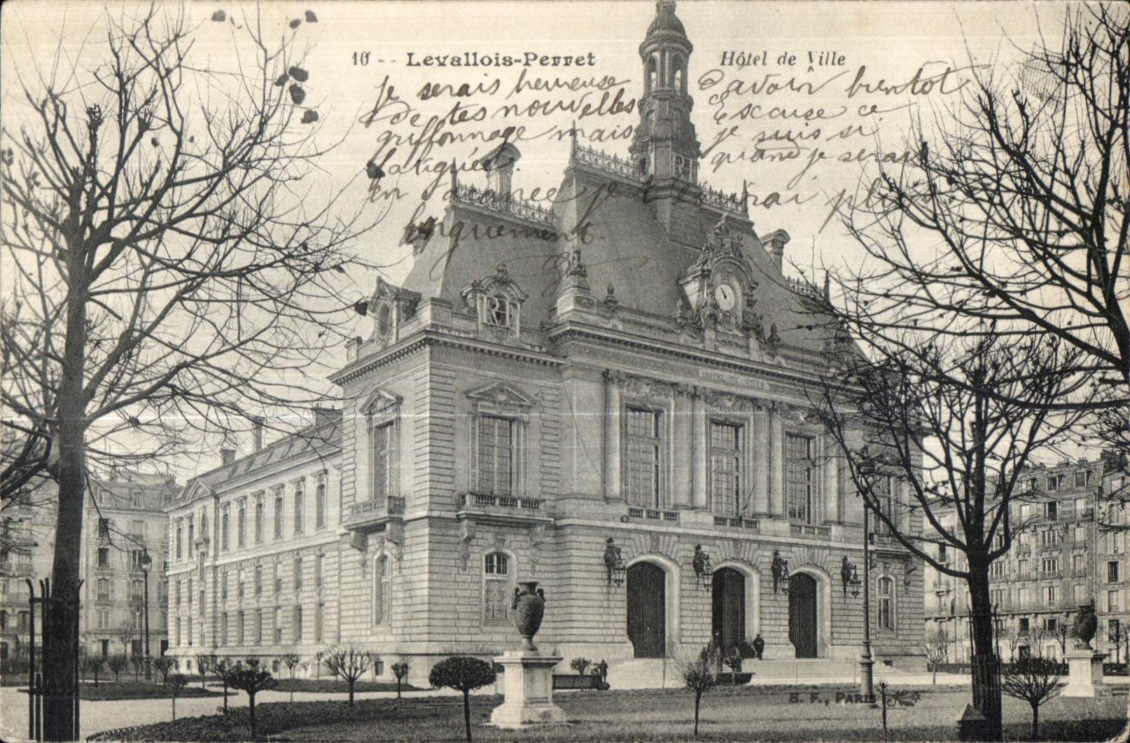Pasillo de CPA Levallois Perret Town