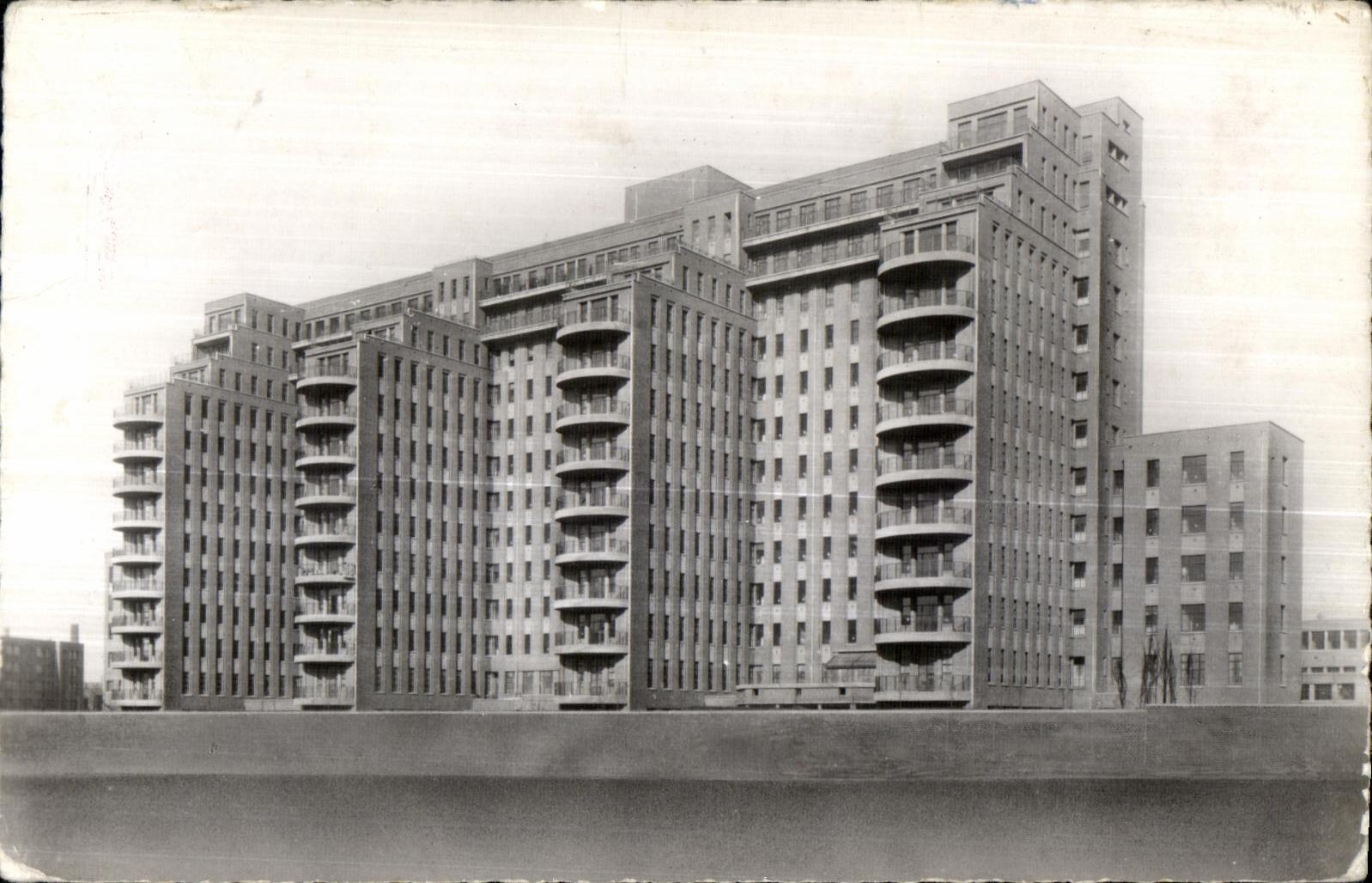 CPM Volets Rouants Bois Mischler Manoeuvre Tirage Metal Nouvel hopital Beajon Paris