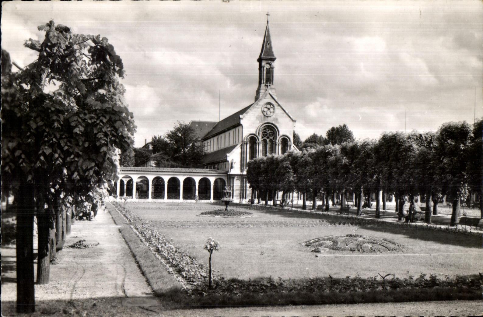 CPA Issy Moulineaux Small Households
