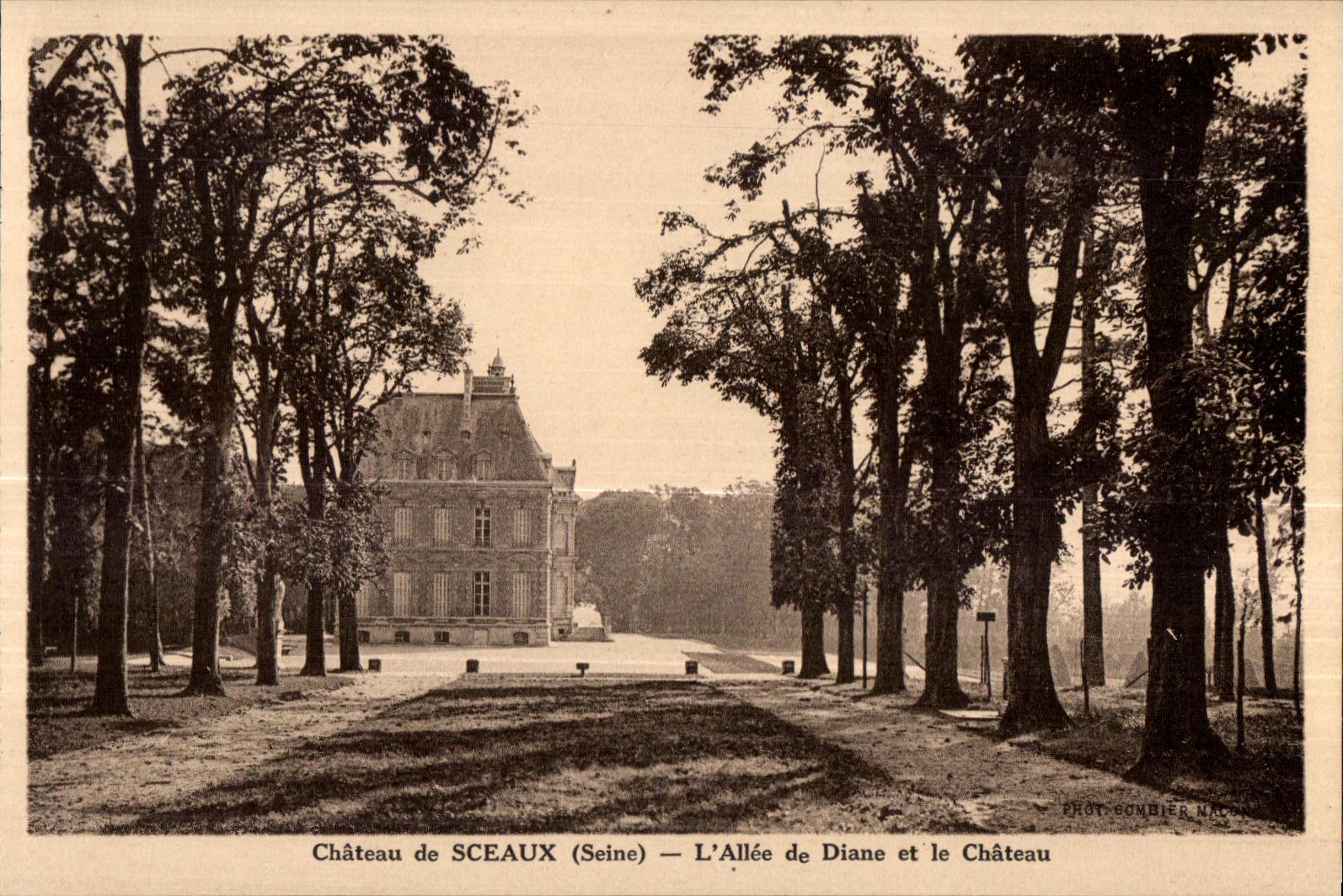 CPA Castle of Seals (the Seine) Ale of Diane and the Castle