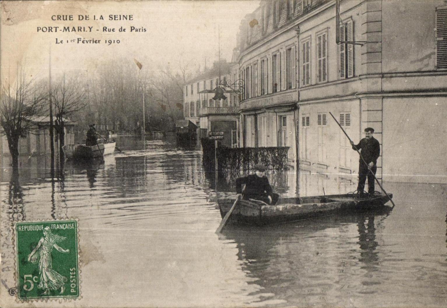 Raw CPA of the Seine Port Marly Street of Paris