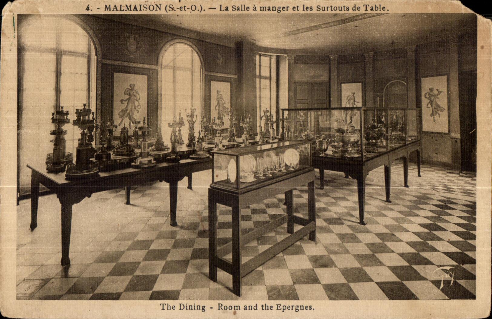 CPA Malmaison the Room has to manage and Surtouts de Table