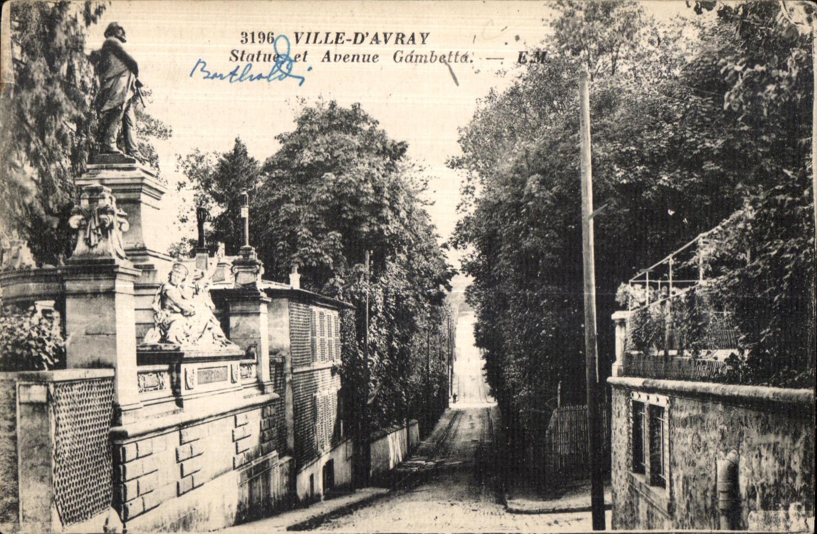 CPA Ville D Avray Statue et Avenue Gambetta