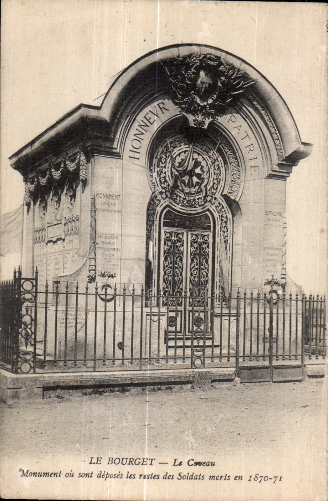 CPA Le Bourget Le Caveau Monument ou sont deposes les restes des Soldats morts en 1870 1871