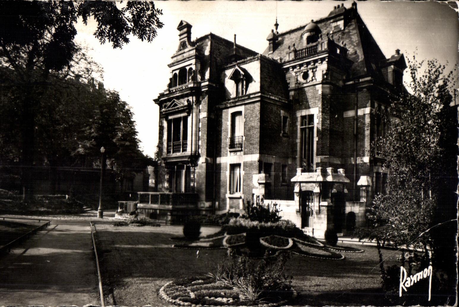 CPSM Noisy Dryness (the Seine) the Foch Public garden