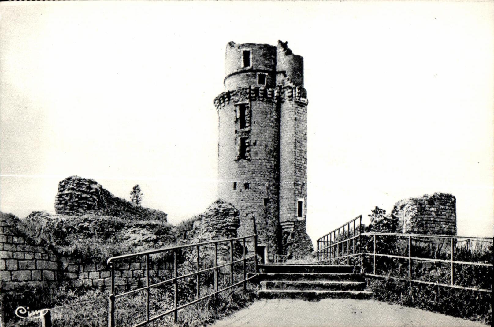 CPA Montlhery(S et O) ancien Donjon du Cheteau deMontlhery fortifie en par Thibaut File Etoupe et demantele en Cette To