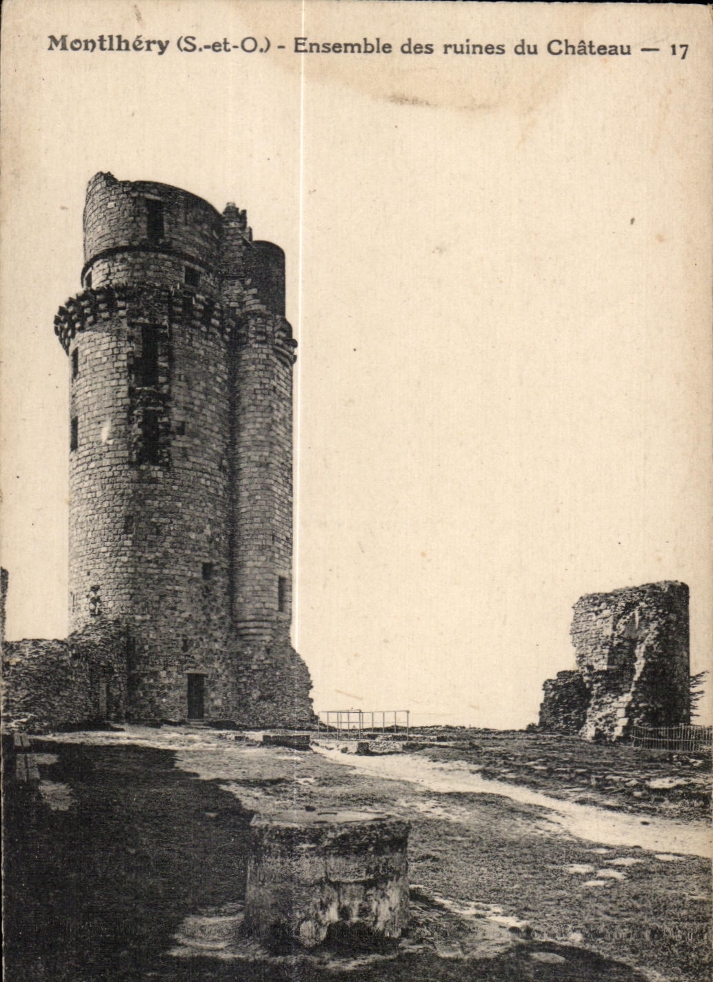 CPA Montlhery (S et O) Ensemble des rruines du Chateau
