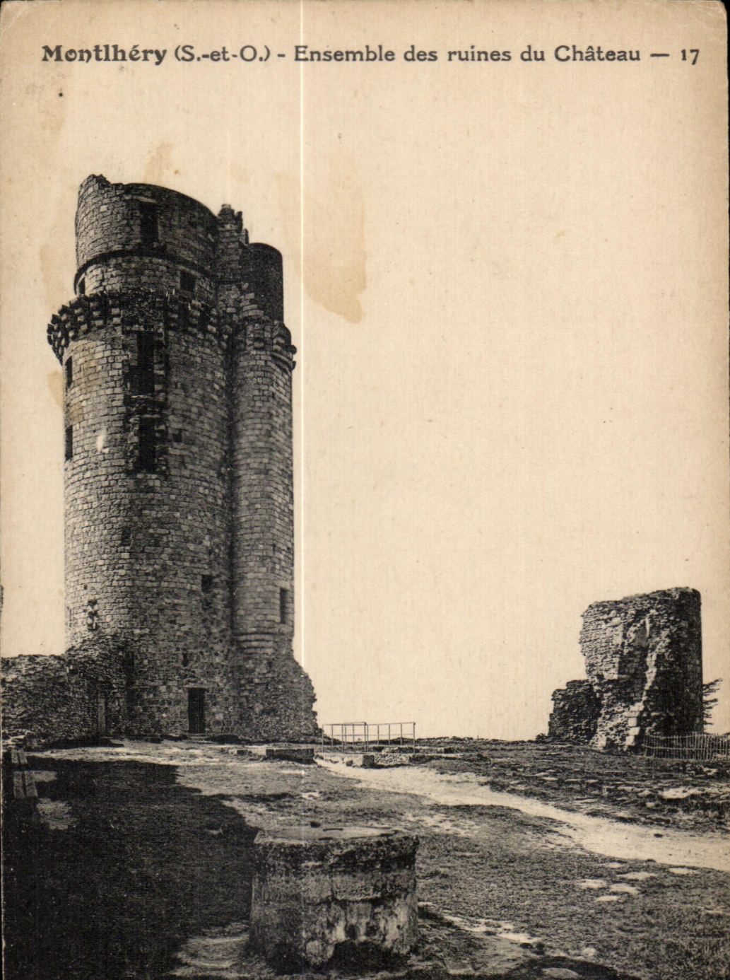 CPA Montlhery (S et O) Ensemble des ruines du Chateau