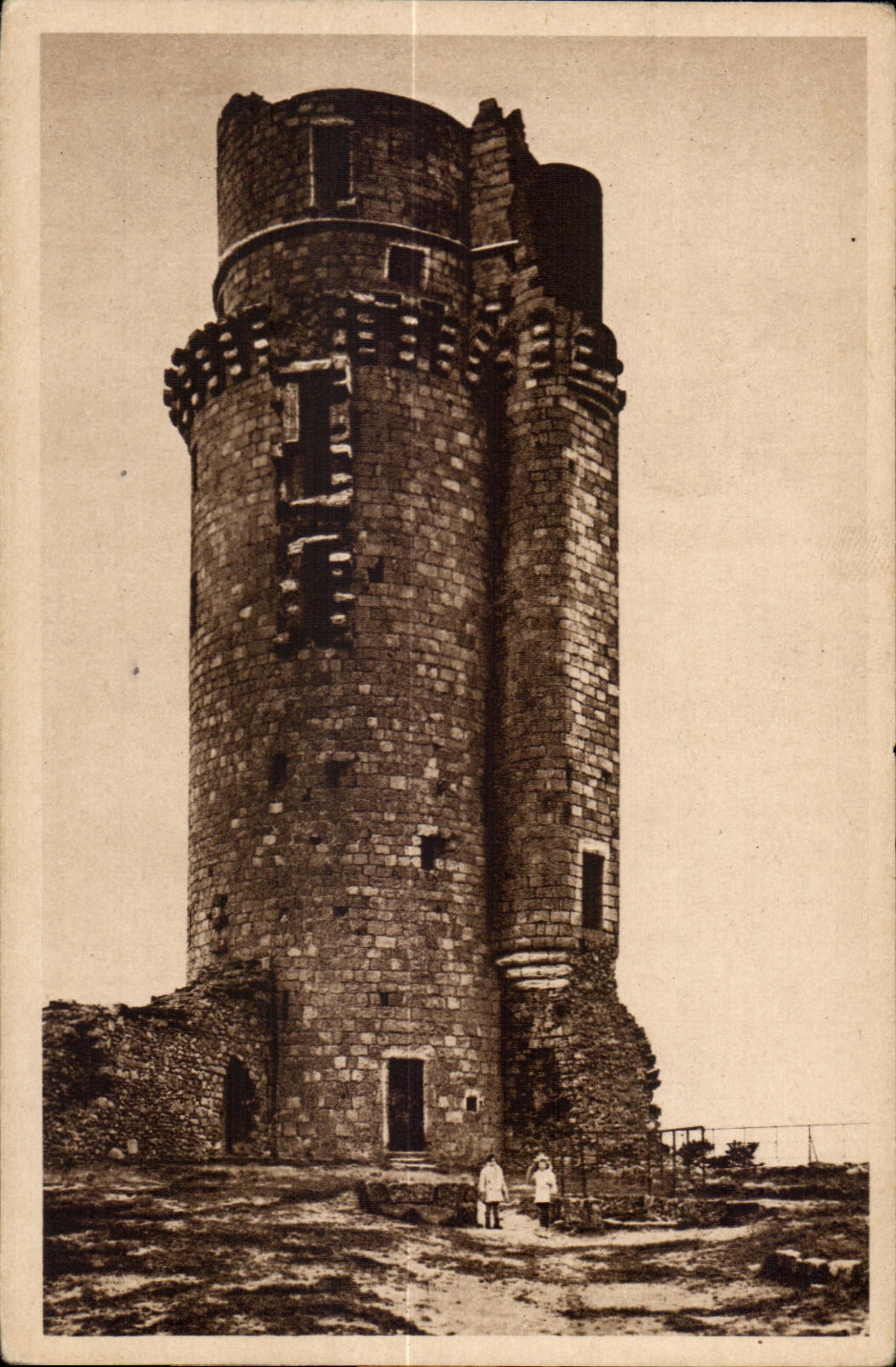 CPA Montlhery (S et O) La tour Ancien donjon du Chteau de montlhery