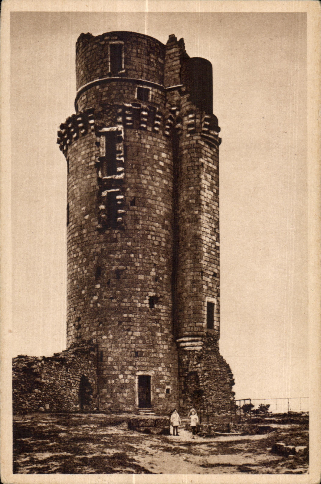 Montlhery - Le Chateau - La Tour - CPA 