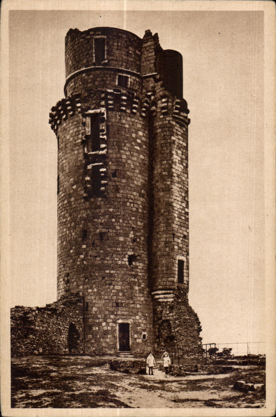 Montlhery - Le Chateau - La Tour - CPA