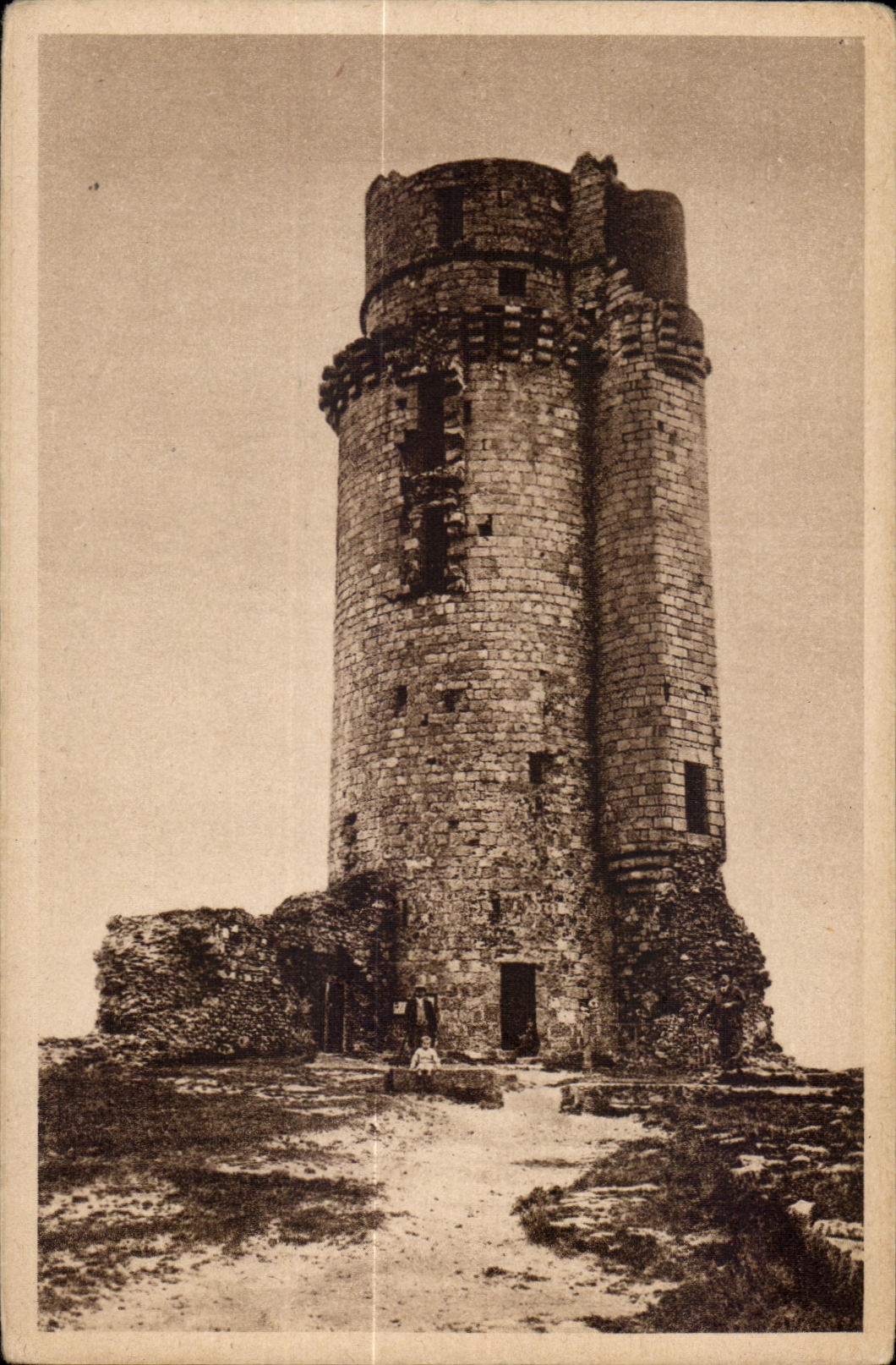 Montlhery - Le Chateau - La Tour - CPA