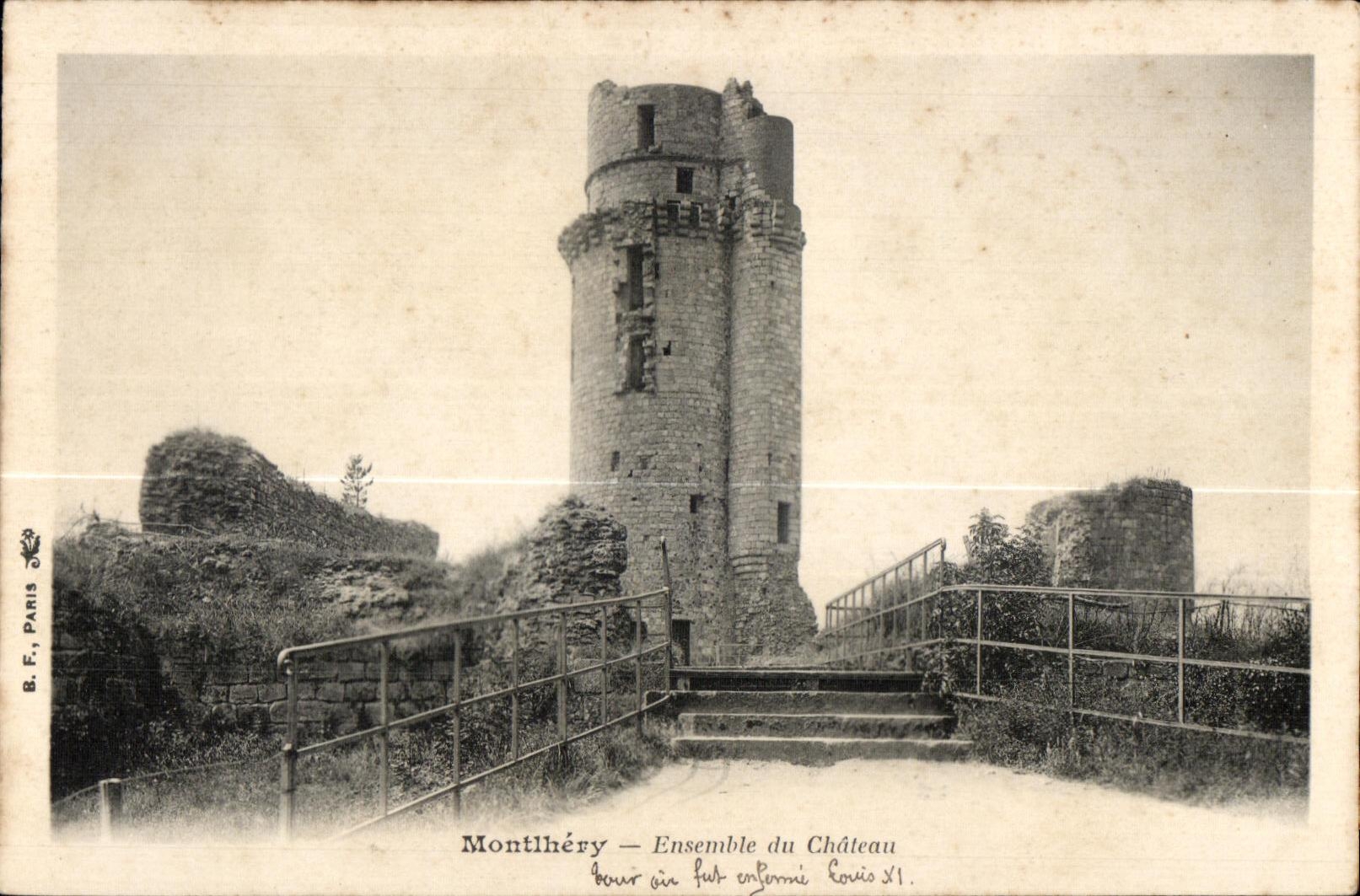 CPA Montlhery Ensemble du Chateau