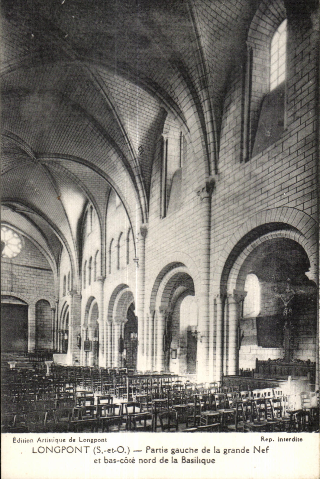 CPA LongPont (S -et-O ) Partie gauche de la Grand Nef et bas cote nord de la Bsilique