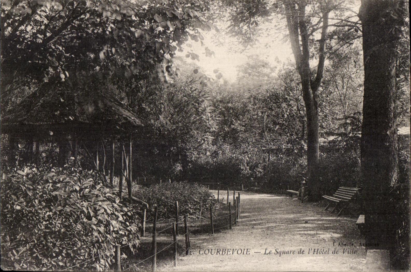 Courbevoie - Le Square de l Hotel de Ville - CPA