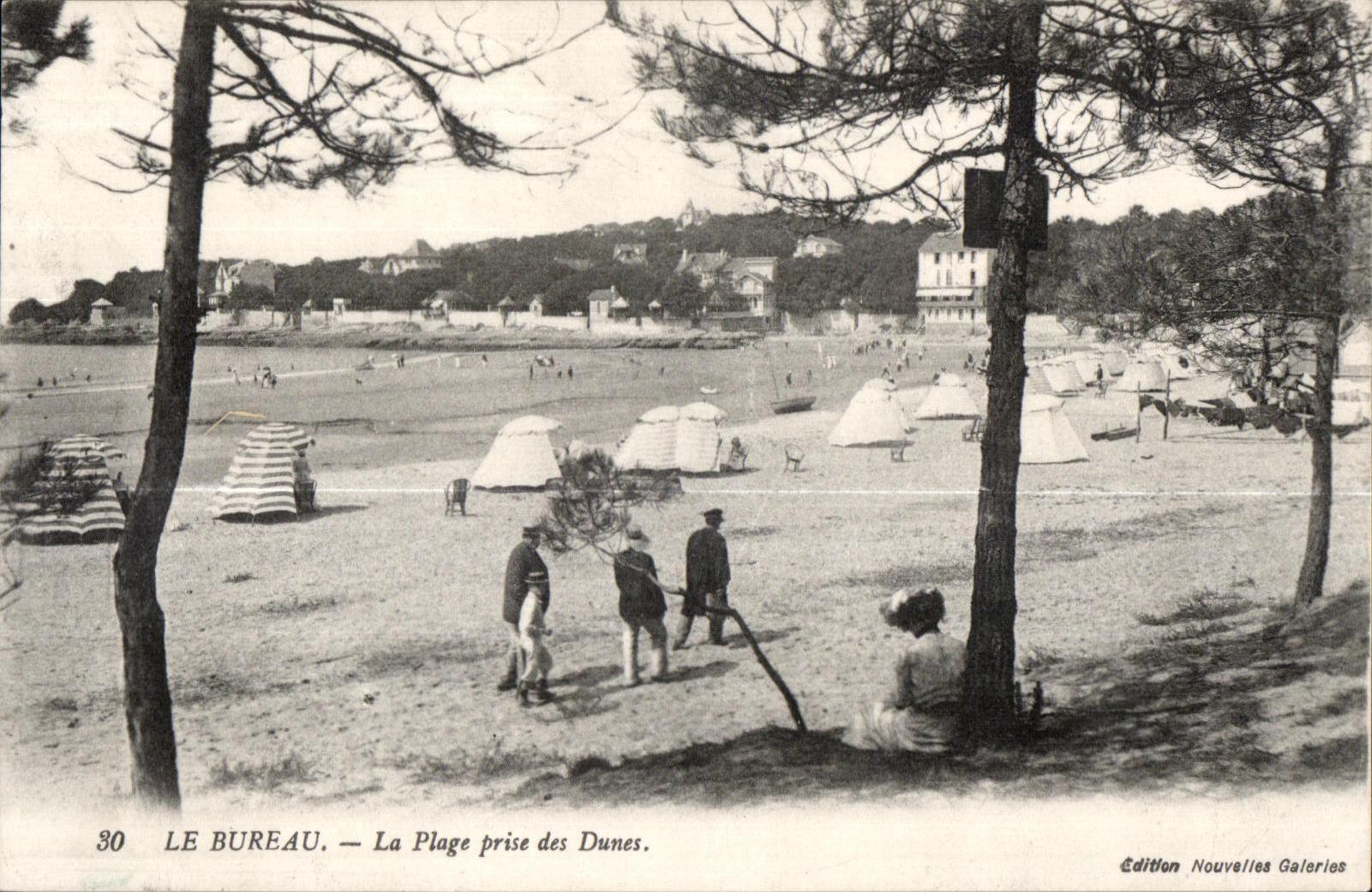 Le Bureau - La Plage prise des Dunes - CPA