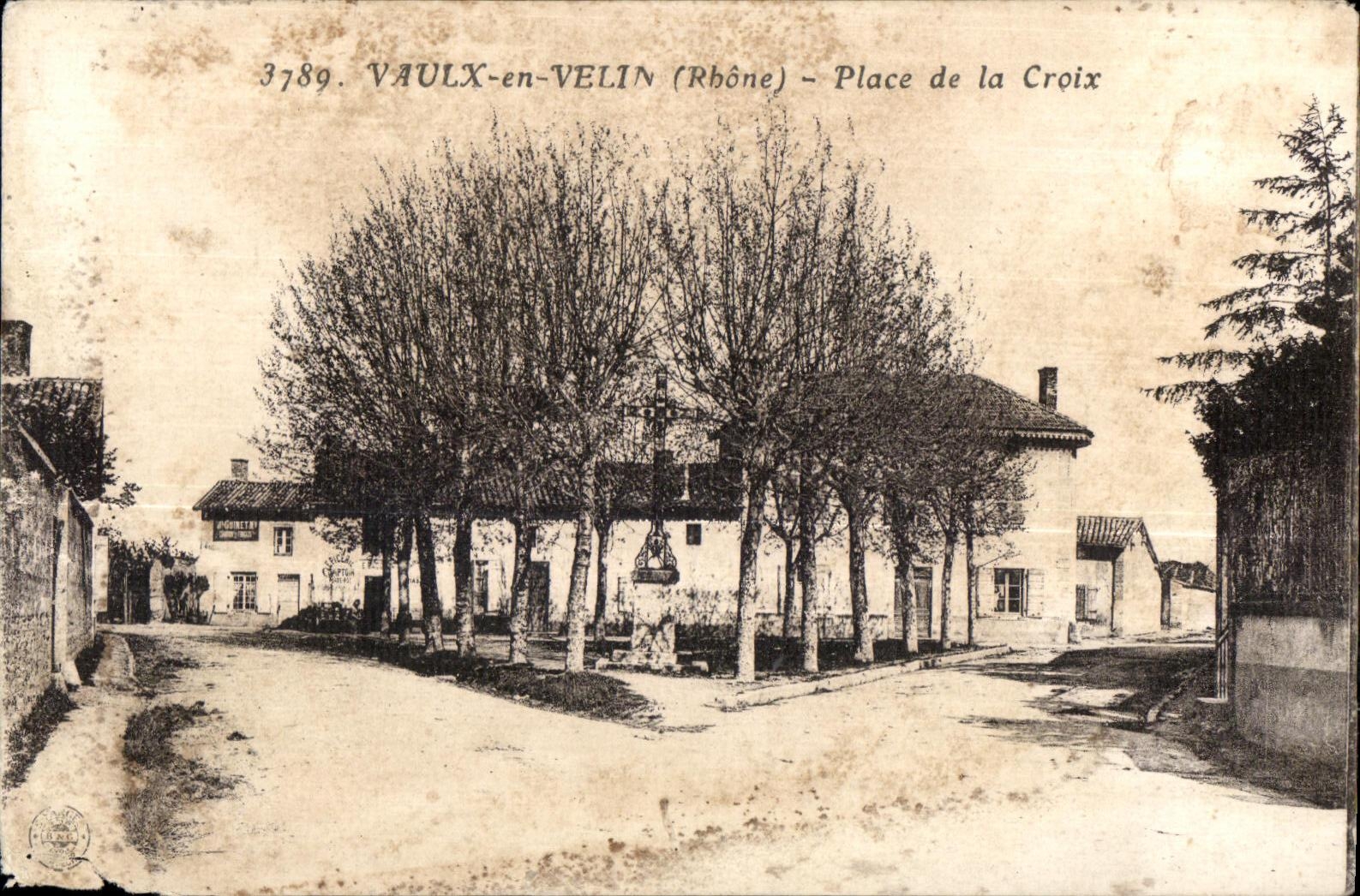 Vaux en Velin - Place de la Croix - CPA 