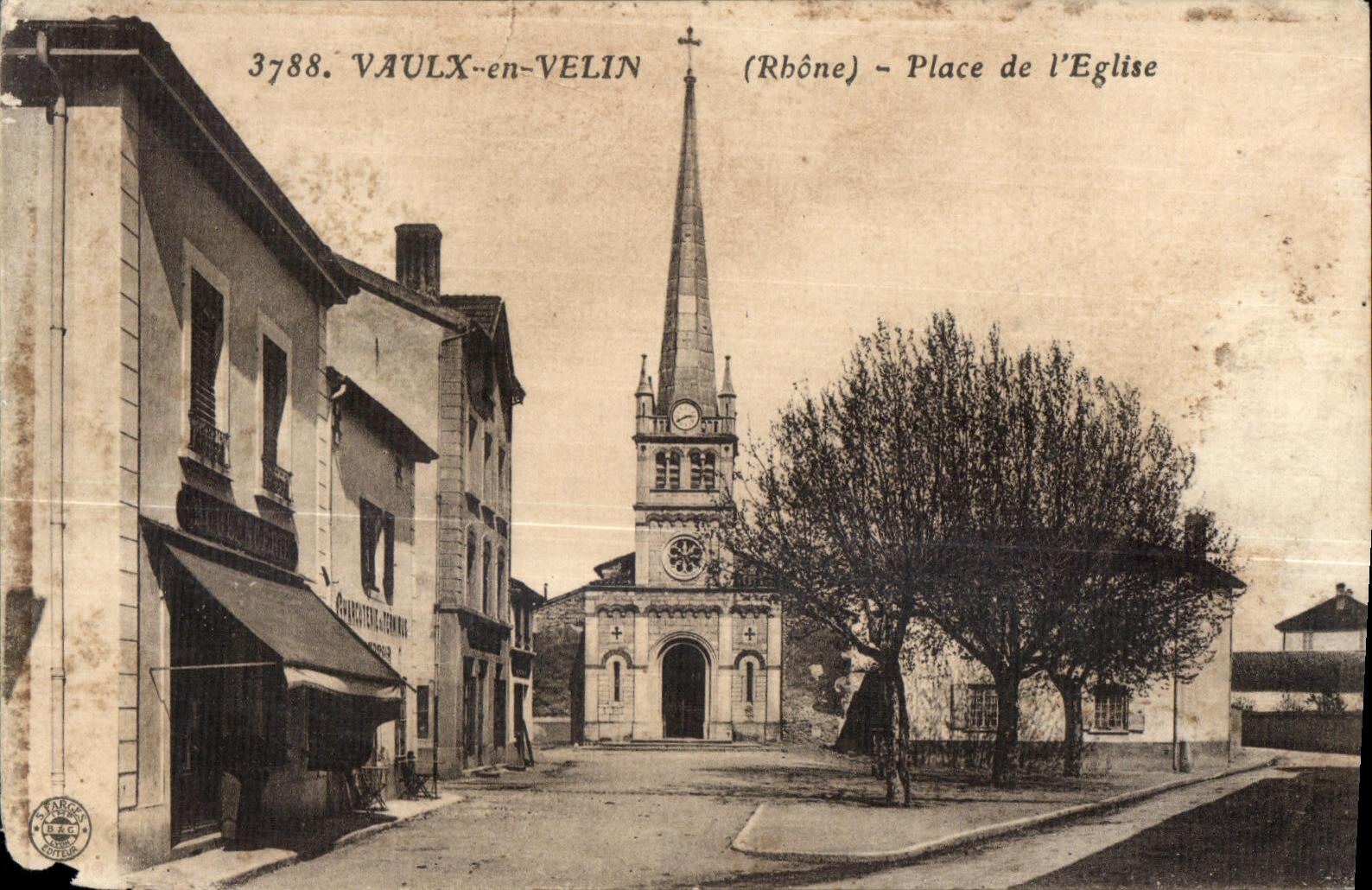 Vaux en Velin - Place de l Eglise - CPA