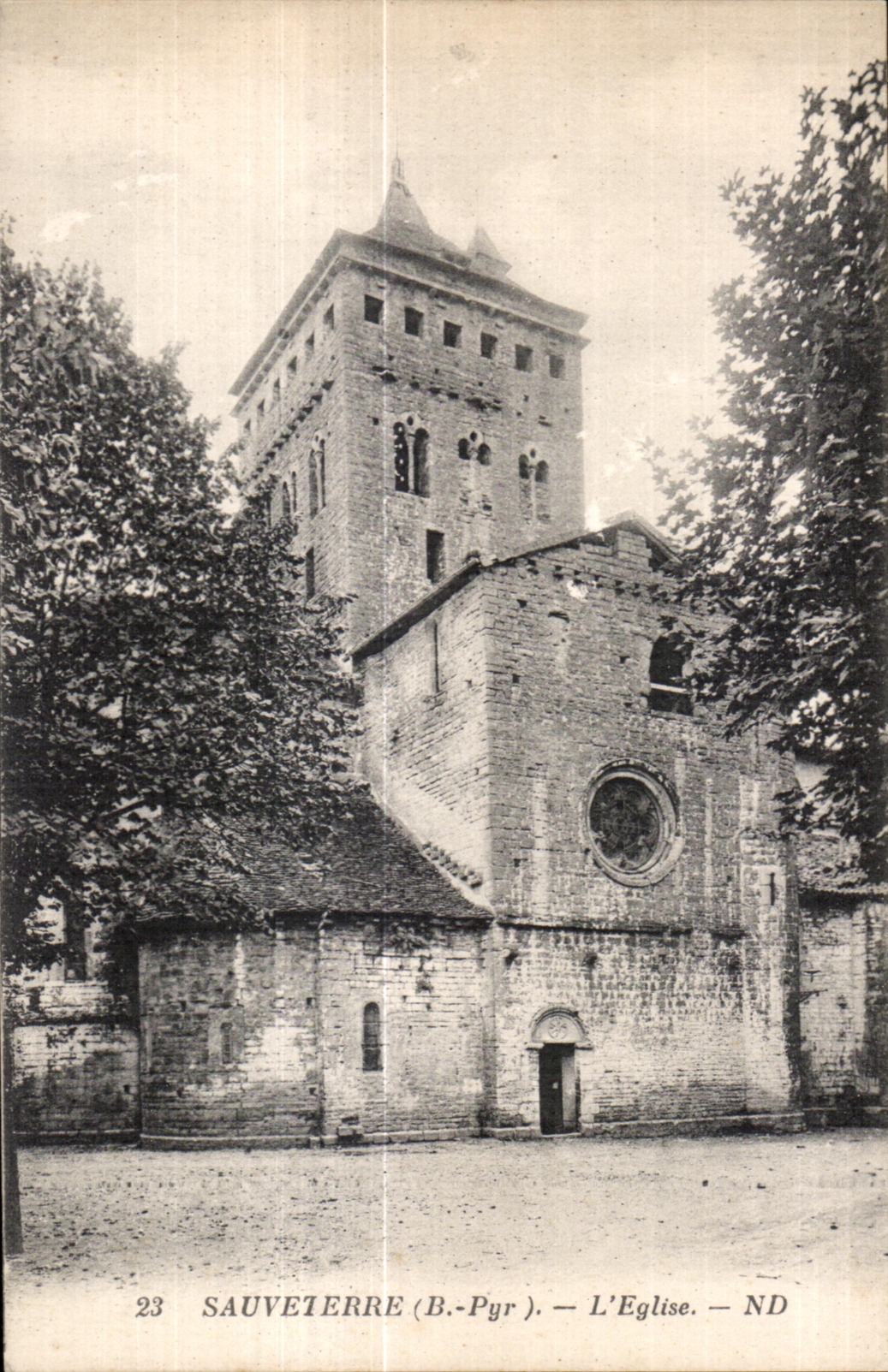 CPA Sauveterre (B -P ) L Eglise