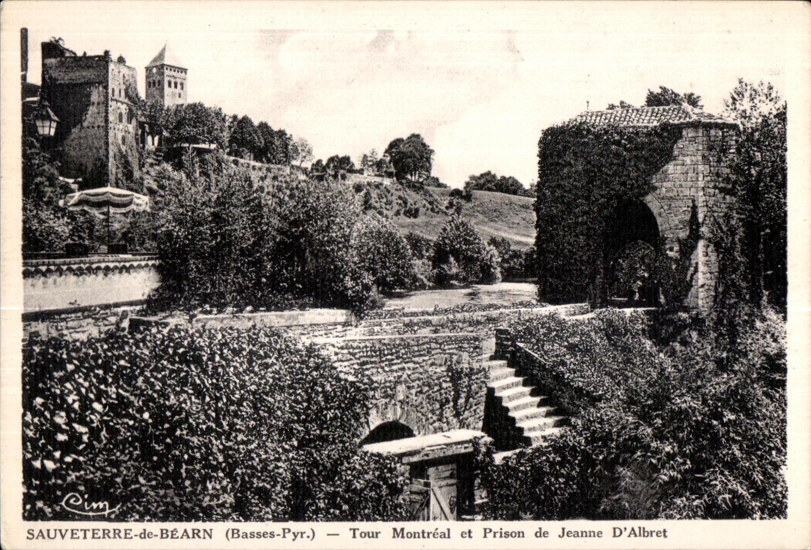 CPA Sauveterre de Bearn (Basses-Pyr ) Tour Montreal et Prison de Jeanne D Albret