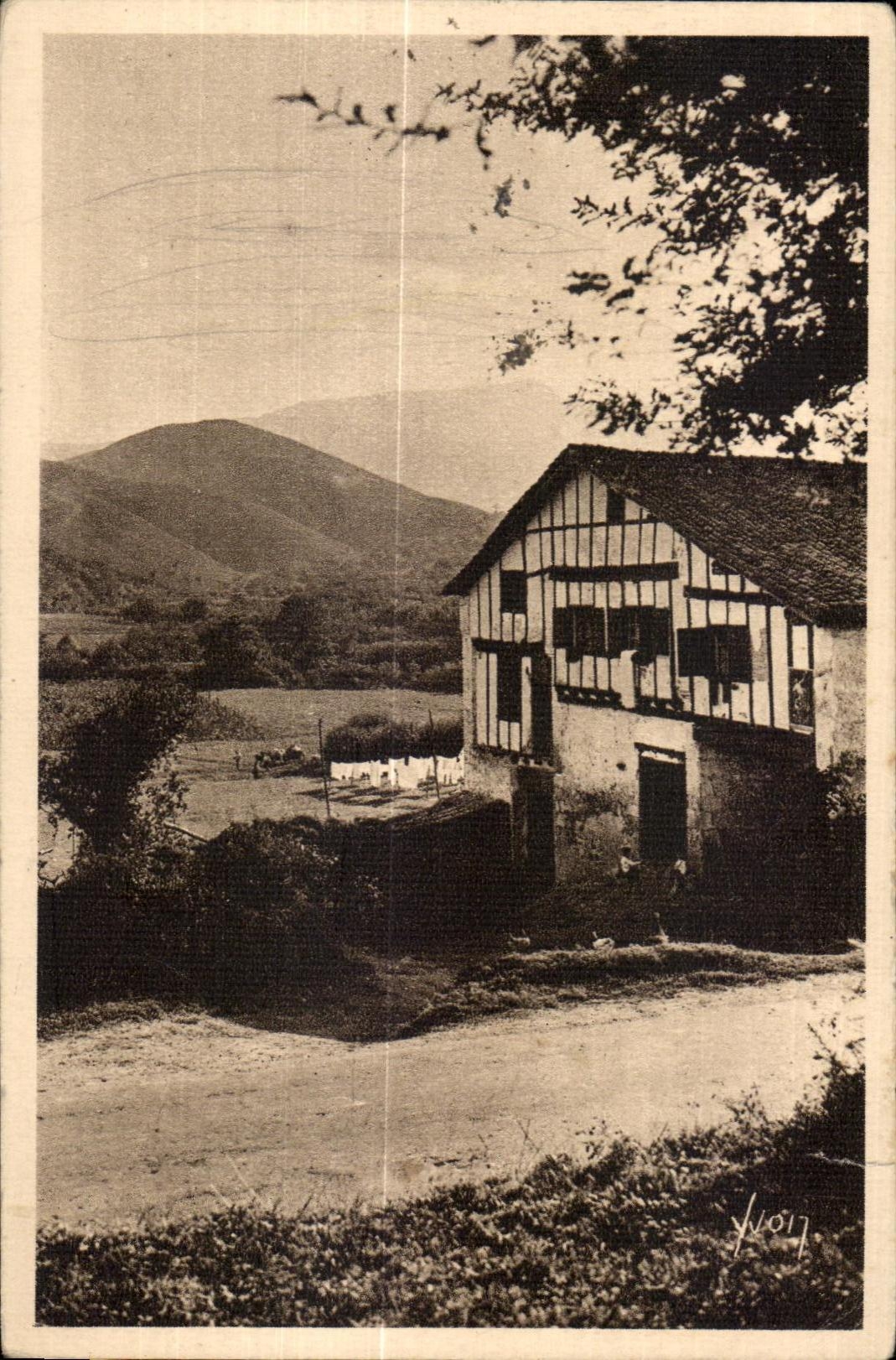 CPA Le Pays Basque Type de Ferme basque aux envinors de Saint Jean de Luz