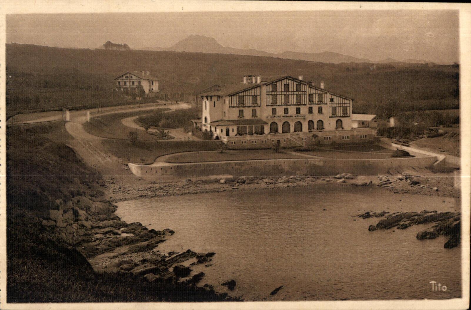 CPA Les Beaux Paysages de France Cote Basque Corniche de St Jean de Luz a Hendaye Le Pavillon