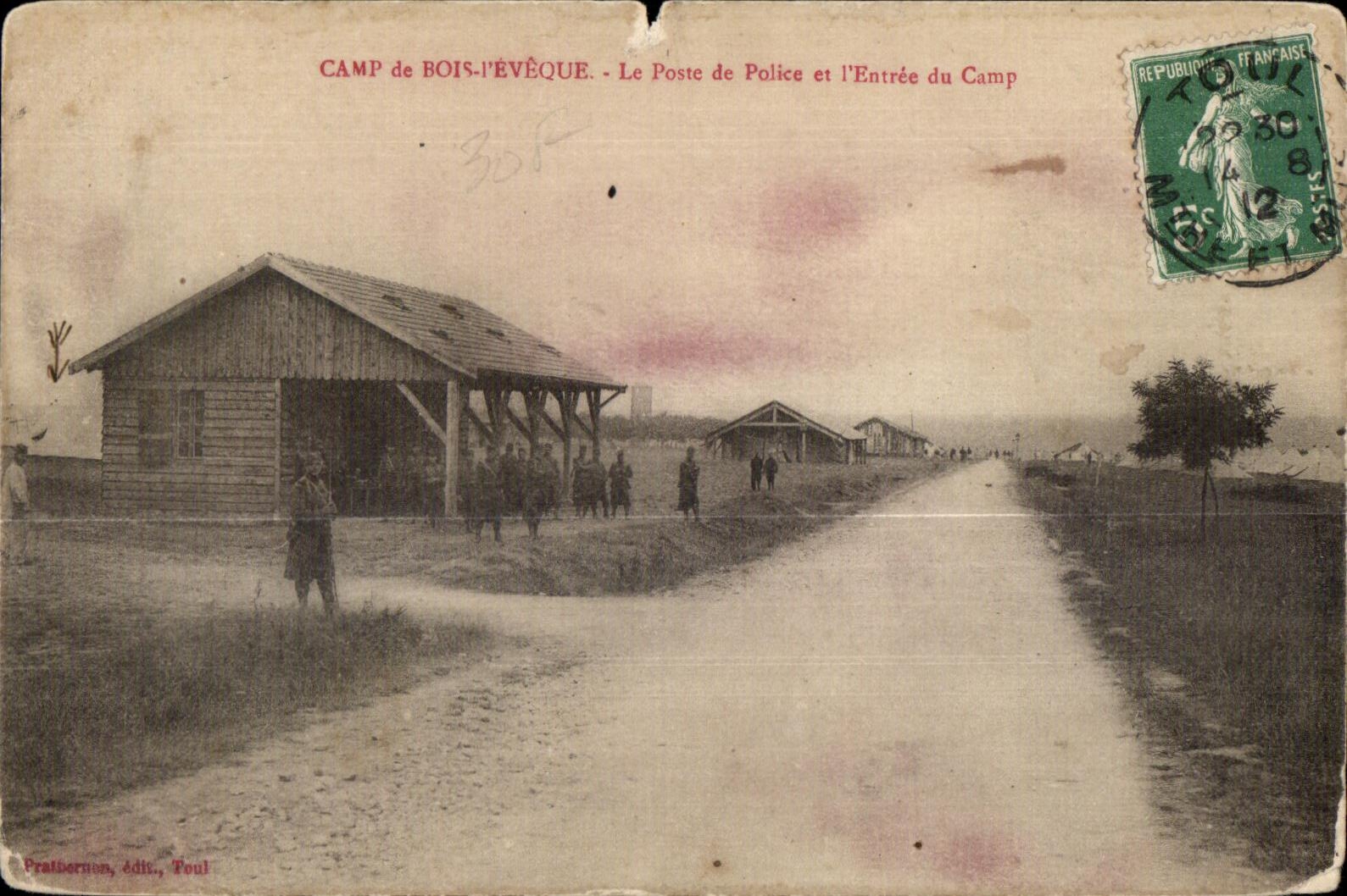 CPA Camp de Bois l eveque le poste de police et l Entree du camp Militaria