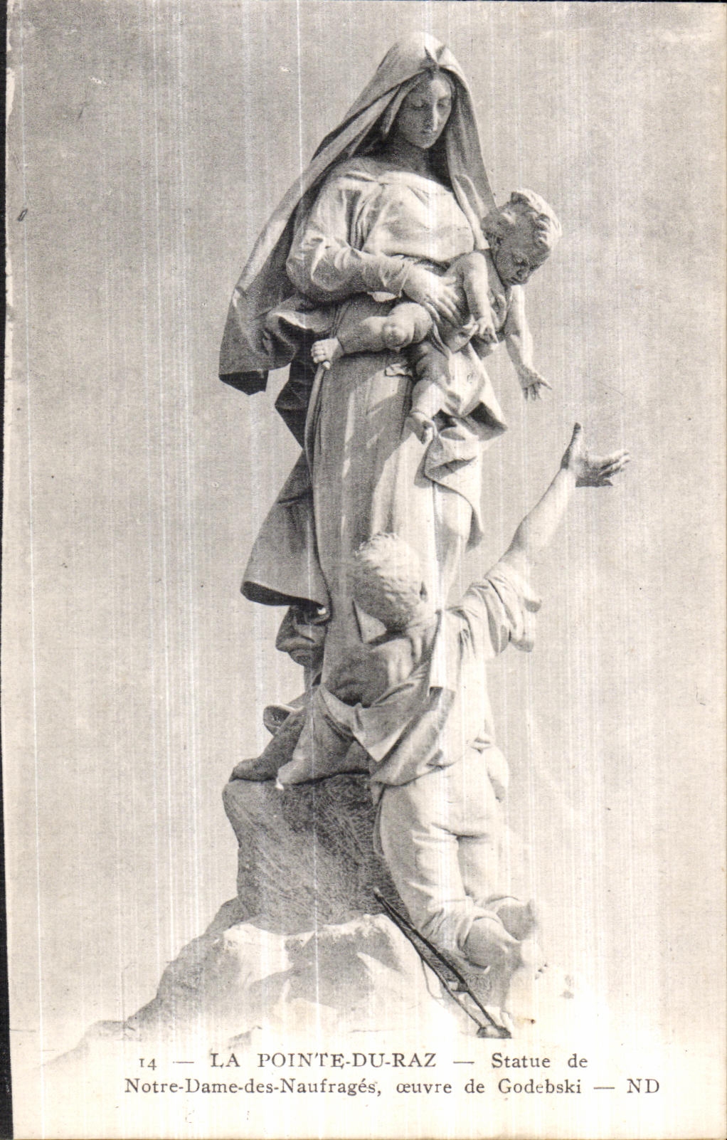 CPA La Pointe Du Raz Statue de Notre Dame des Naufrages ceuvre de Godebski