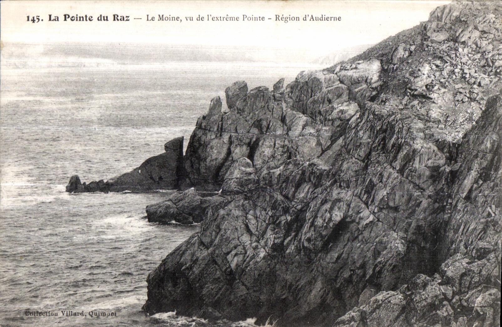 CPA La Pointe Du Raz Le Moine vu de l extreme Pointe Region d Audierne