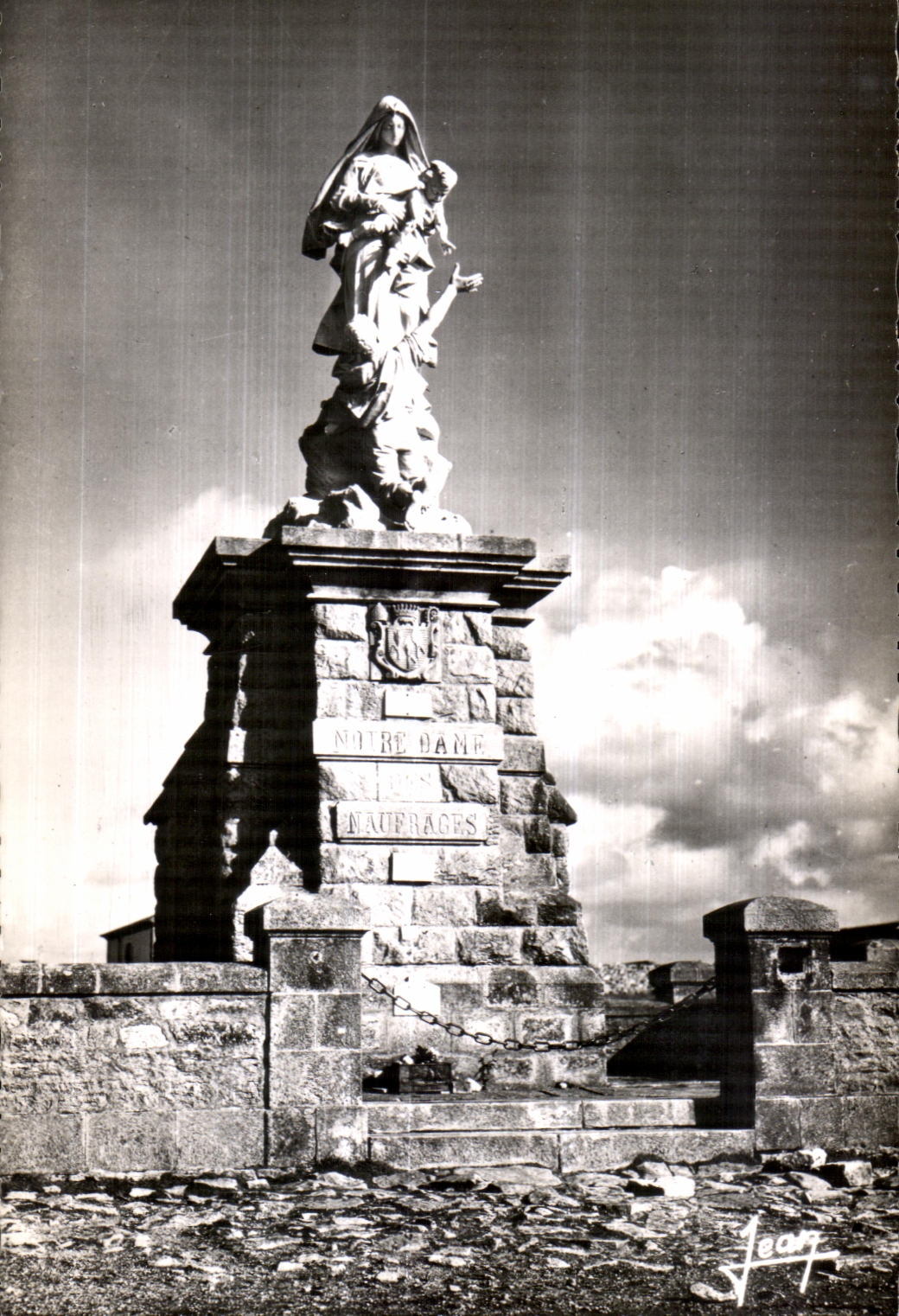 CPA La Pointe Du Raz (Finistere) La Ststue Notre Dame des Naufrages