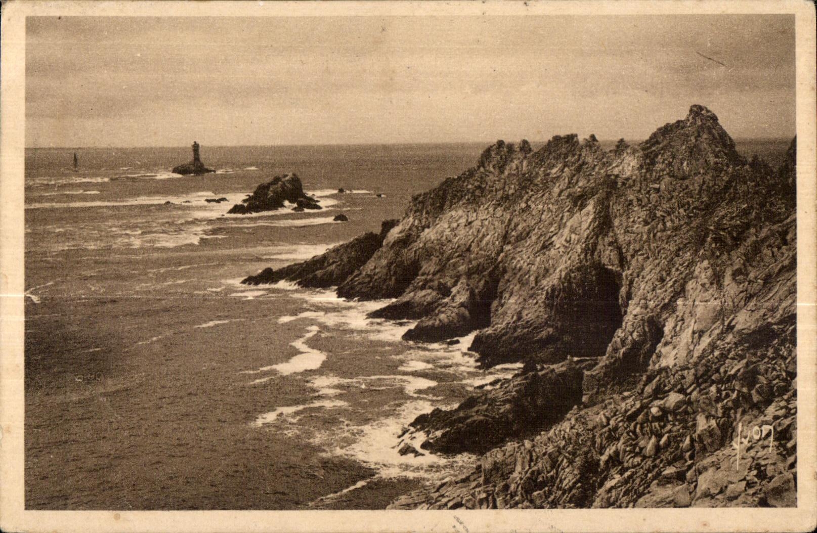 CPA La Pointe du Raz (Finistere) L Eperon et le phare de la Vieille