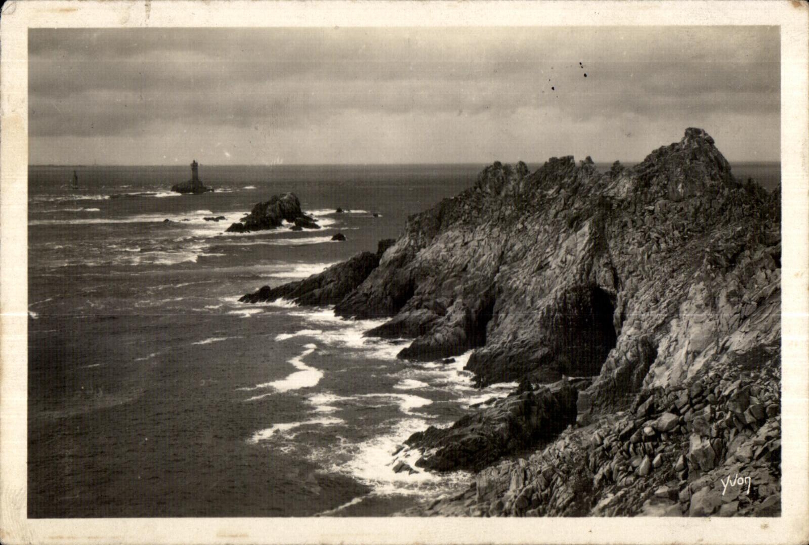 CPA Pointe du Raz (Finistere) L Eperon et le Phare de la Vieille