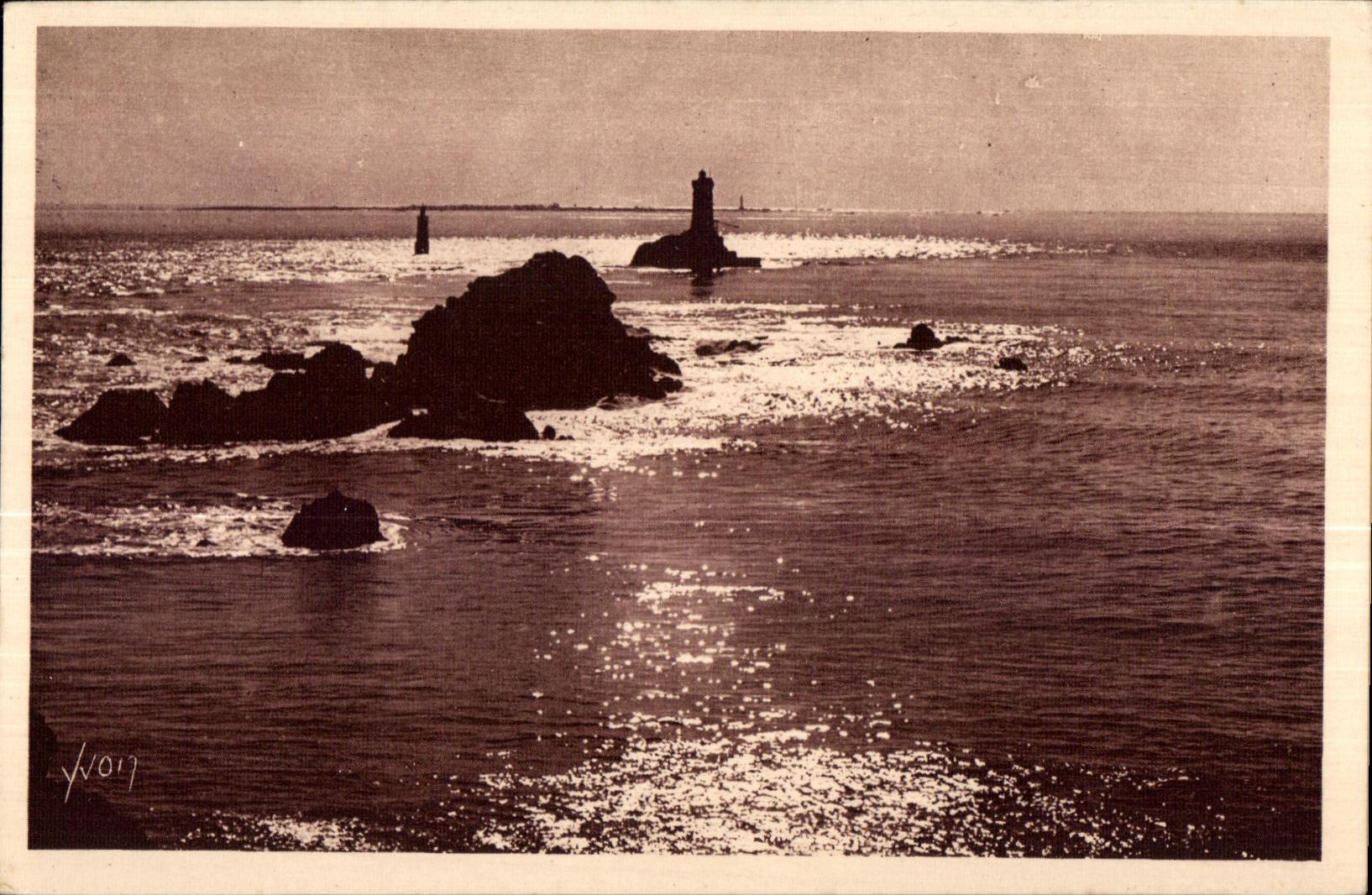 CPA Pointe du Raz De Sein (Finistere) Le Phare la Vieille Au Join l Ile de Sein