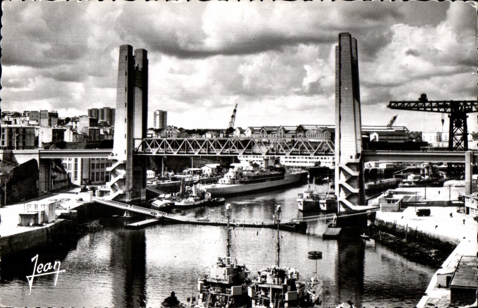 Brest - the Bridge of Recouvrance at the bottom the Jeanne Arc - CPSM