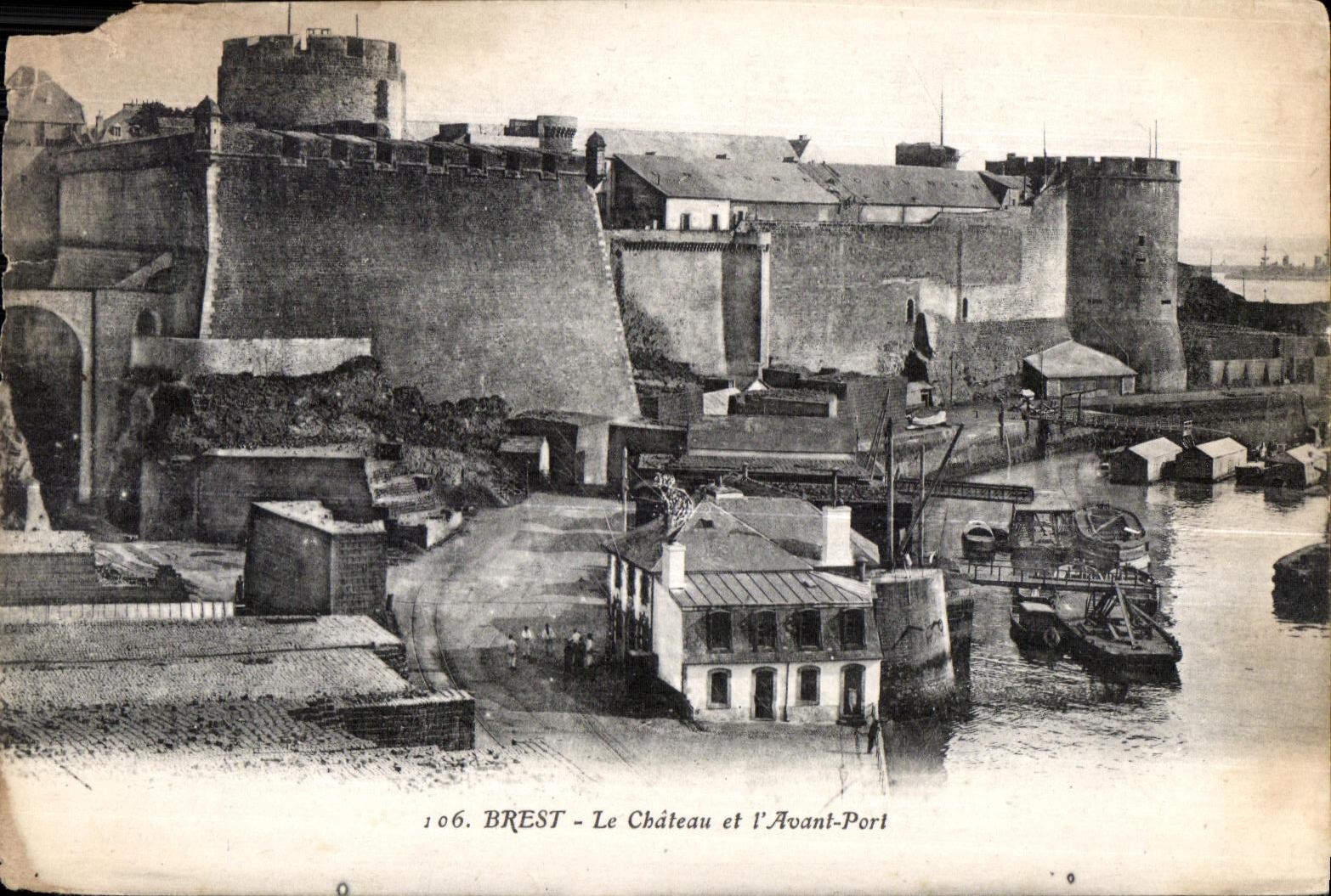 Brest - Le Chateau et l Avant Port - CPA