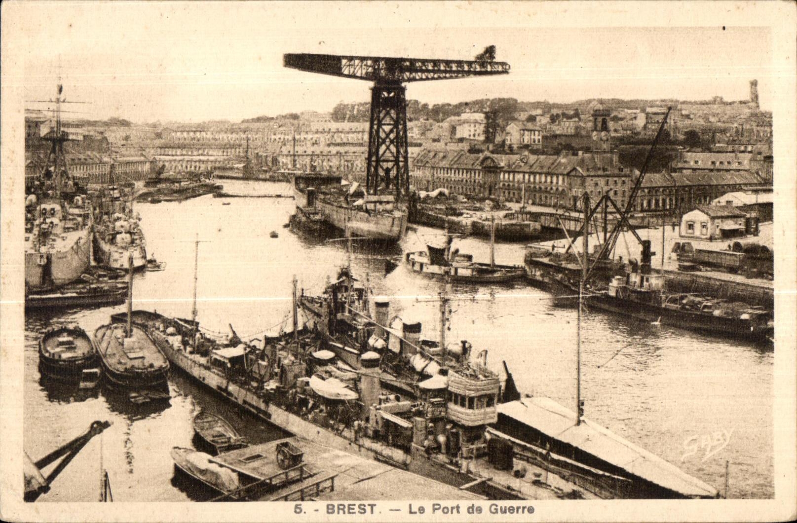 Brest - Le Port de Guerre Bateaux - CPA 