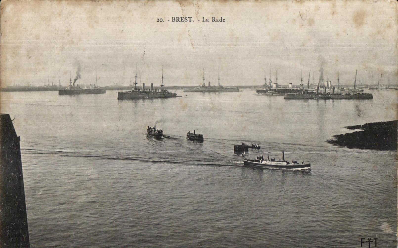 CPA Brest La Rade Bateaux 