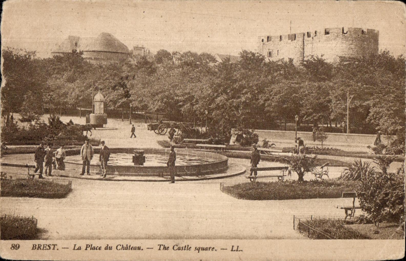 CPA Brest the Place of the Castle The Castle Public garden