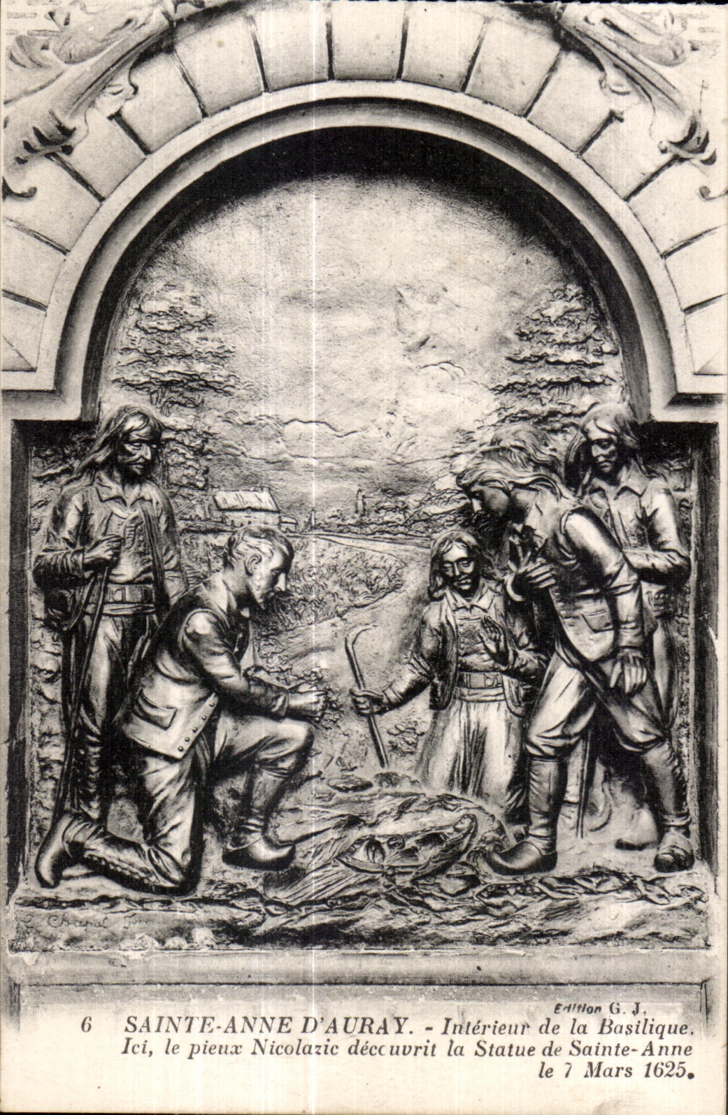 CPA Sainte Anne Auray Interieur of the Nicolazic Basilica discovered Statue Sainte Anne